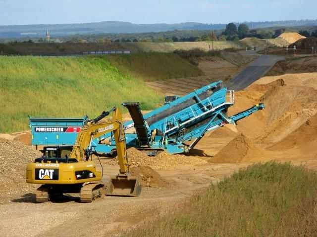 CAT 324 DLN Schaufelinhalt 2m³ und einem Gewicht von 28 Tonnen