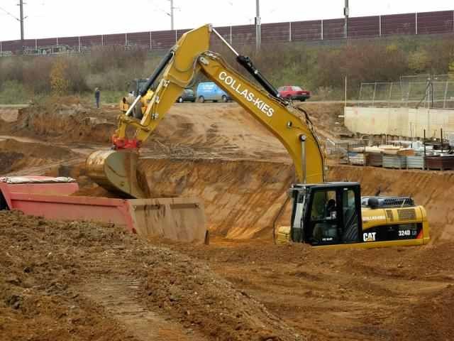 CAT 324 DLN Schaufelinhalt 2m³ und einem Gewicht von 28 Tonnen