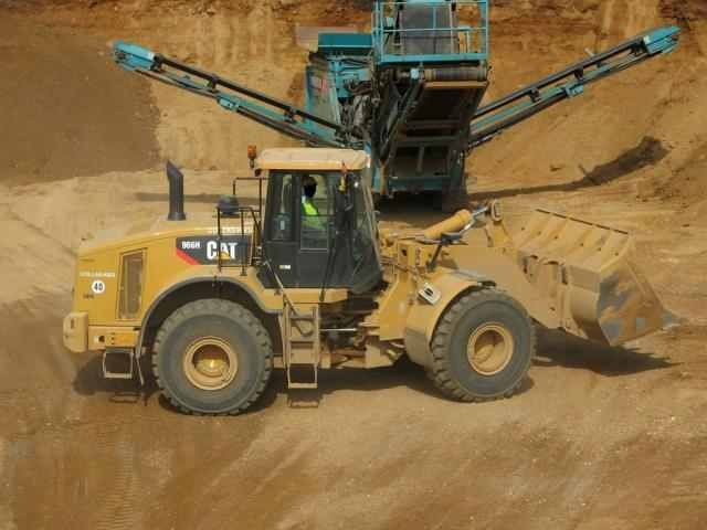 CAT 966 H und Powerscreen Chieftain 2100 X Track