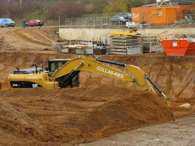 CAT 324 DLN Schaufelinhalt 2m³ und einem Gewicht von 28 Tonnen