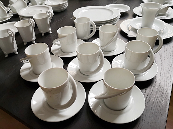 z. B. Rosenthal-Kaffeetasse (Cupola)