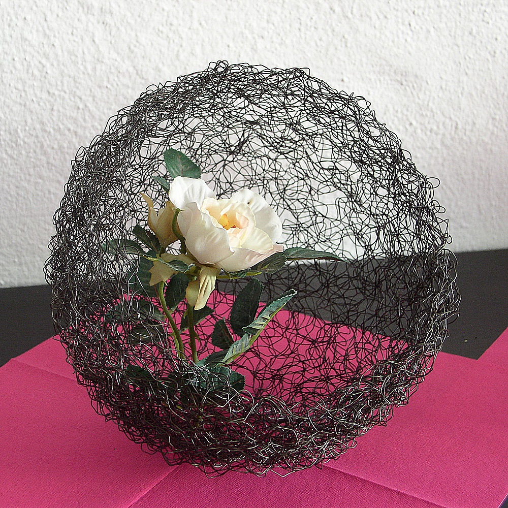 Nest mit Rose