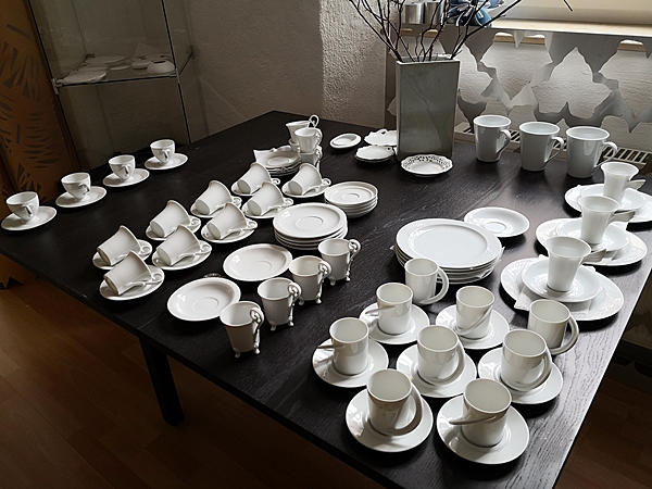 verschiedene Porzellan-Tassen (Kaffee, Espresso)