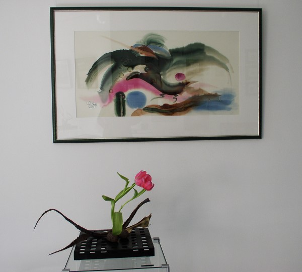 Bild auf Seide und Tulpen-Arrangement 