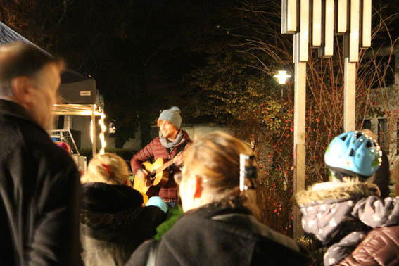 Gemeinsames Weihnachtslieder singen 2016