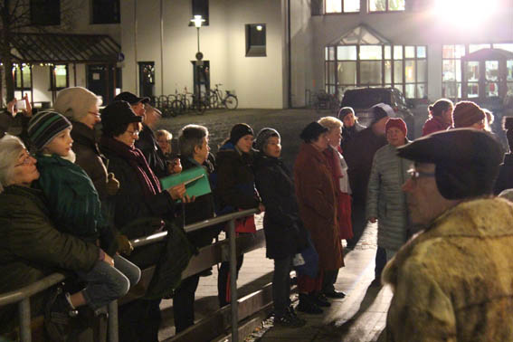 Gemeinsames Weihnachtslieder singen 2016