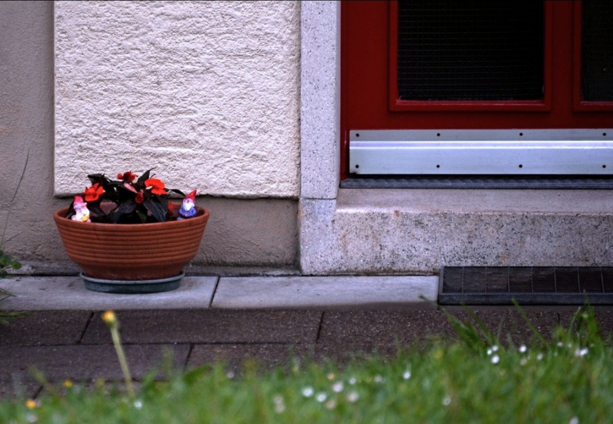26. April 2014 - Warten vor der Haustür