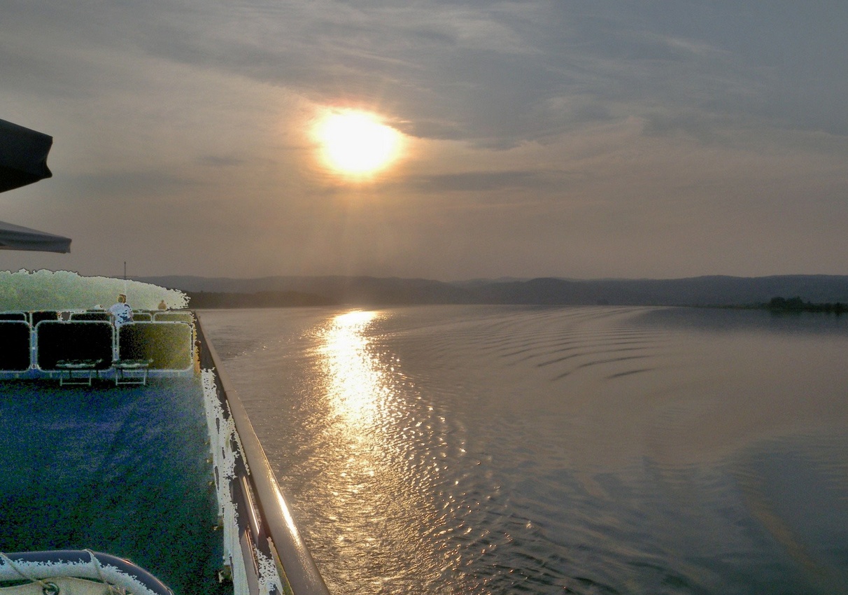 14. August 2015 - Die Sonne über der Donau