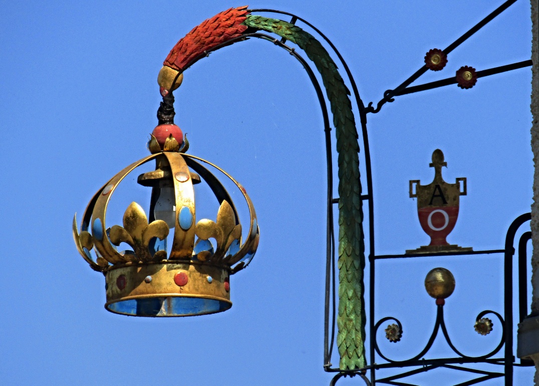 01. September 2019 - Anfang und das Ende. Wetterumschwung angedündigt. Noch leuchtet die Krone am blauen Himmel.