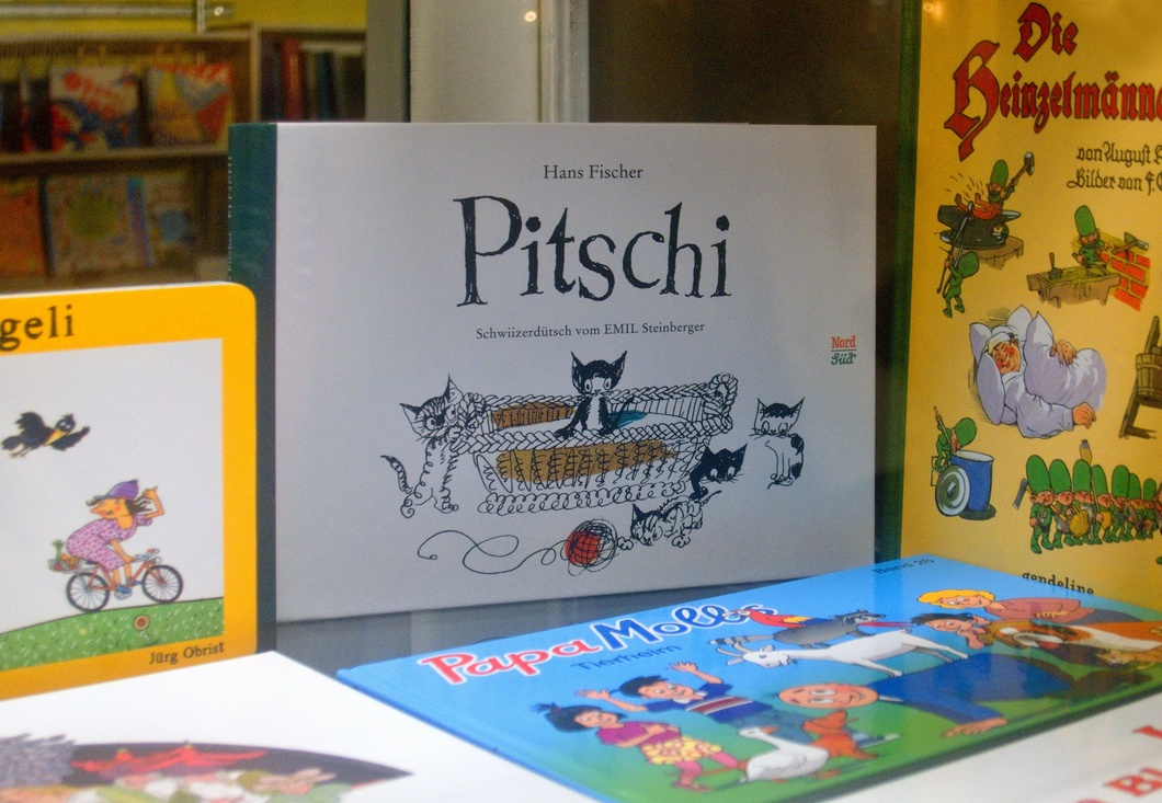 19. September 2023 - Kinderbücher. Von Papa Moll bis zu den Heinzelmännchen. Und ein Denkmal für meine Lieblingskatze.