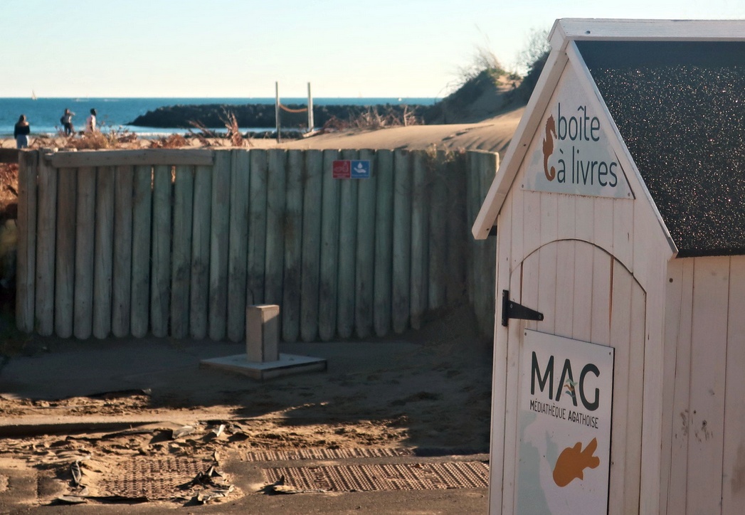 27. November 2023 - Strandlektüre auch wenn das Baden vorbei ist - aus der Boîte à livres