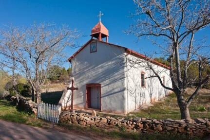 Ergänzung: Ein interessanter Bilderbogen von Kirchen in New Mexiko, hier auf Pinterest (Peter Züllig)