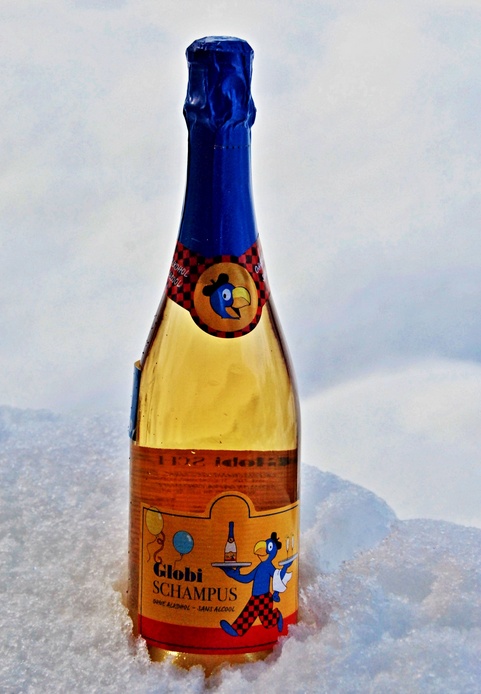 06. Dezember 2023 - Einst brachte Sankt Nikolaus Schokolade, Nüsse, Guetzli… Heute ist es Globi der Schampus (alkoholfrei selbstverständlich)