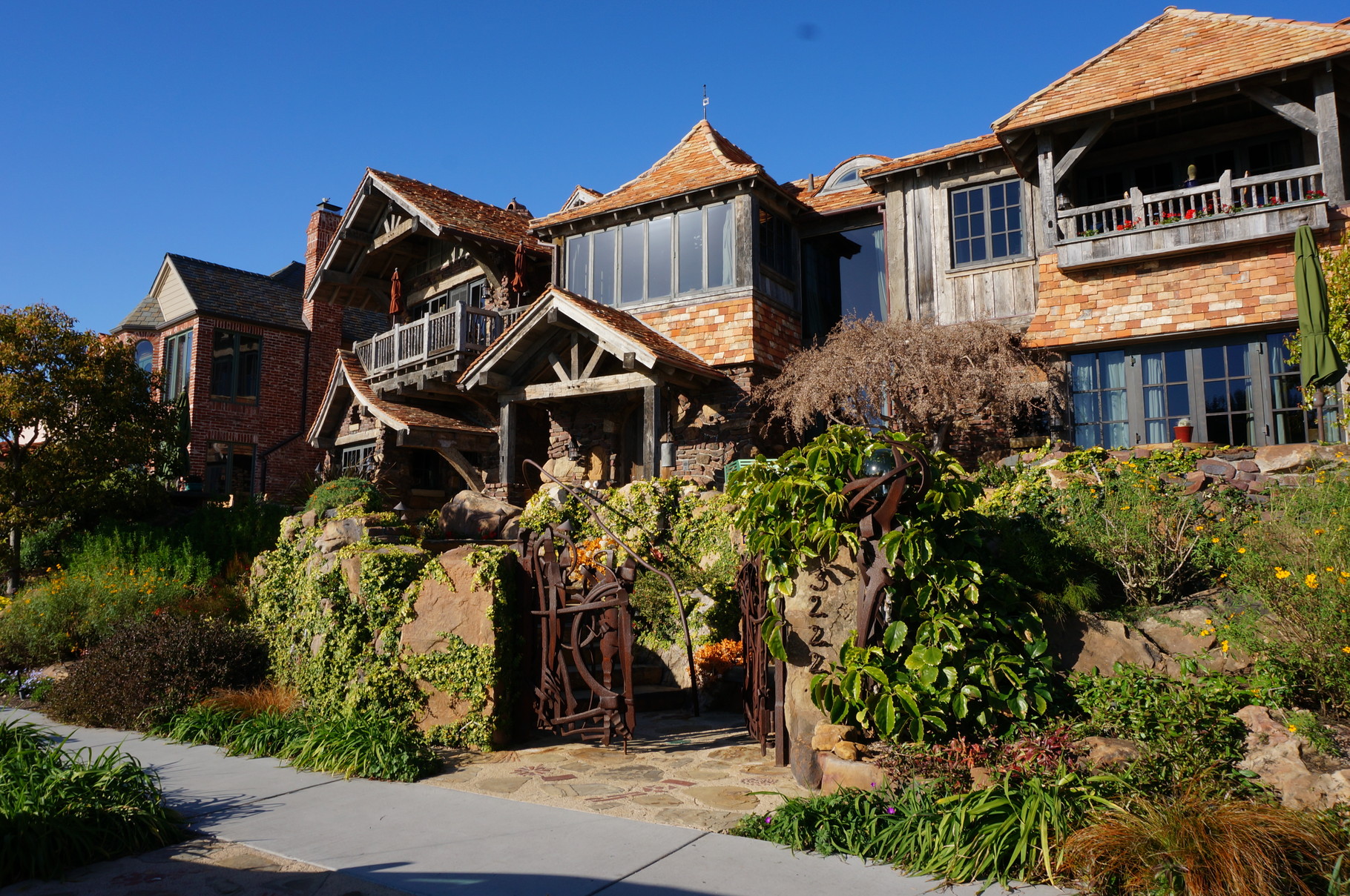 アメリカ庭視察 コロナ デルマーでアメリカの外構や庭のスタイルが色々あることを学ぶ 16 2 21 洋風イングリッシュガーデン お庭 リフォームは柴垣グリーンテック