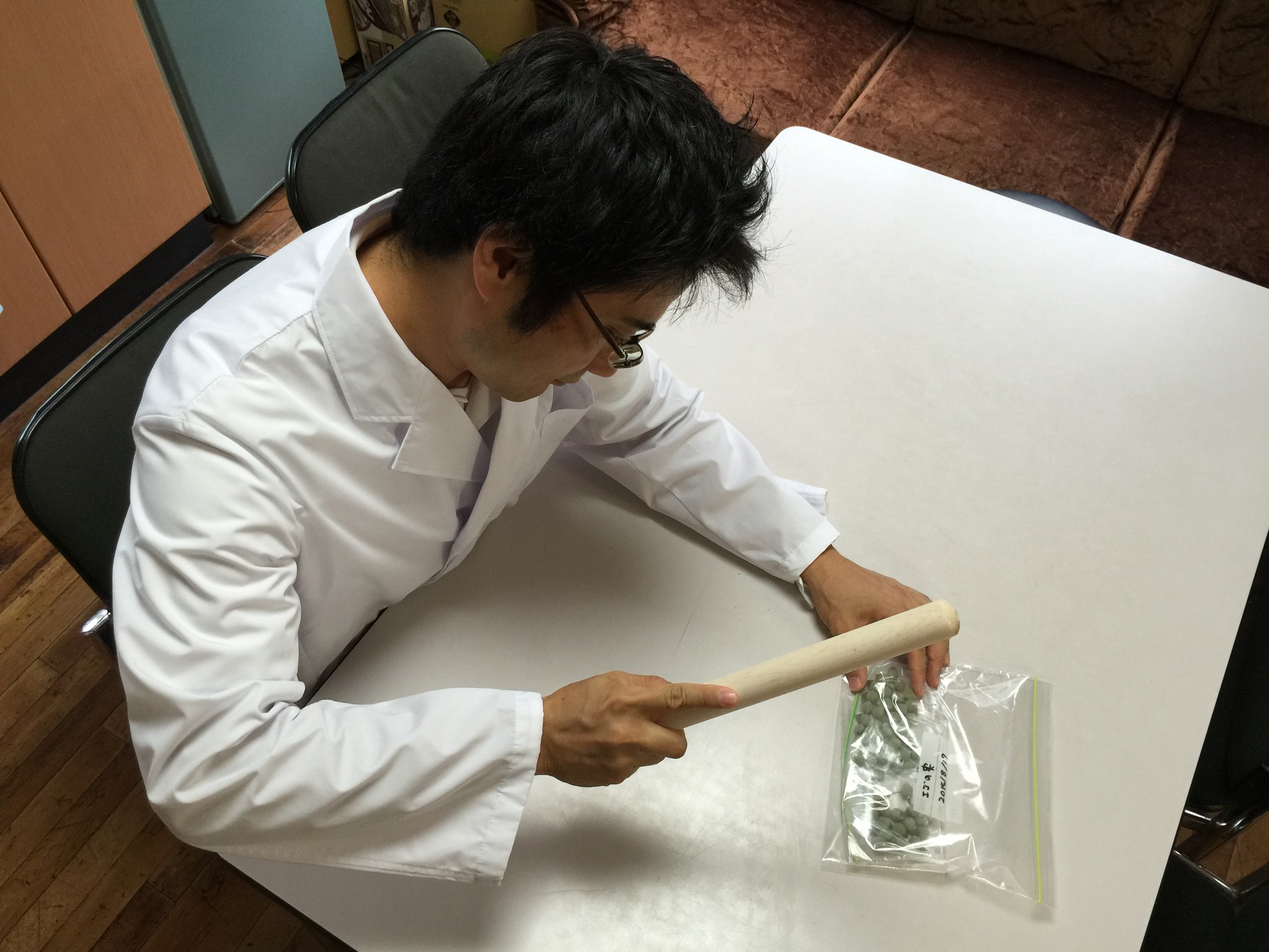 実験してみた 庭に植えたエゴノキの実で石鹸水が出来る 15 8 18 名古屋の洋風外構 イングリッシュガーデンは柴垣グリーンテック株式会社