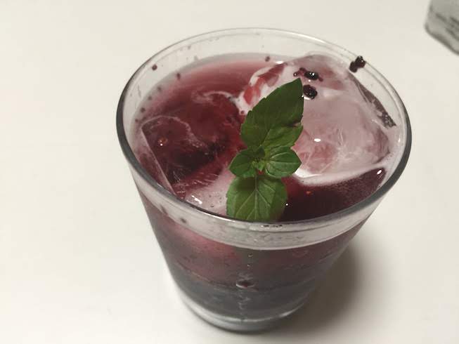 創作 オシャレ飲み物 美味い クワの実ジャムのソーダ割りはガーデニングにピッタリ 18 9 4 洋風イングリッシュガーデン お庭リフォームは柴垣グリーンテック 創作 オシャレ飲み物 美味い クワの実ジャムのソーダ割りはガーデニングにピッタリ 18 9 4 洋風イングリッシュガーデン お庭リフォームは柴垣グリーンテック
