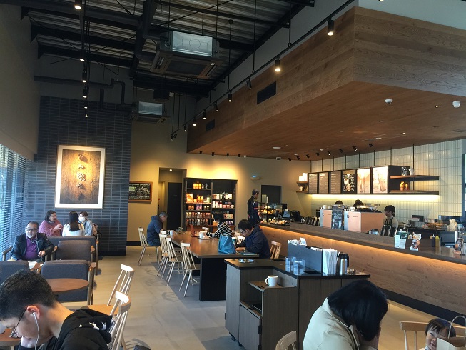 志段味のスタバ やっぱりいい 広い駐車場とおしゃれ空間に感動 18 3 24 洋風イングリッシュガーデン お庭リフォームは柴垣グリーンテック