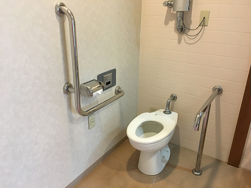 トイレ開放　左右手すりあり