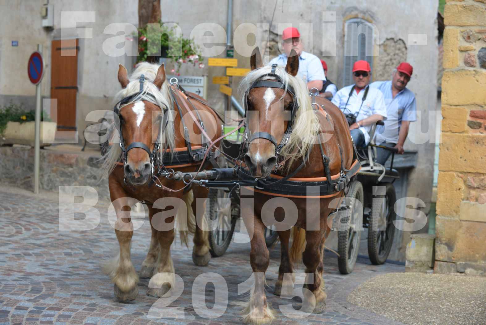 La Route Du Beaujolais 2015 - dimanche 24 mai 2015 - parcours et arrivée place d'un village - 23