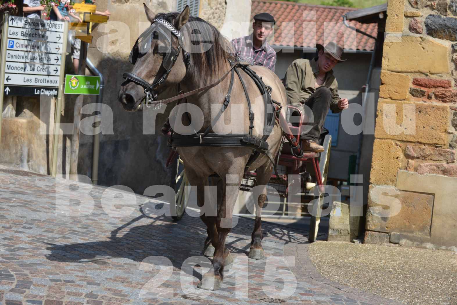 La Route Du Beaujolais 2015 - dimanche 24 mai 2015 - parcours et arrivée place d'un village - 39