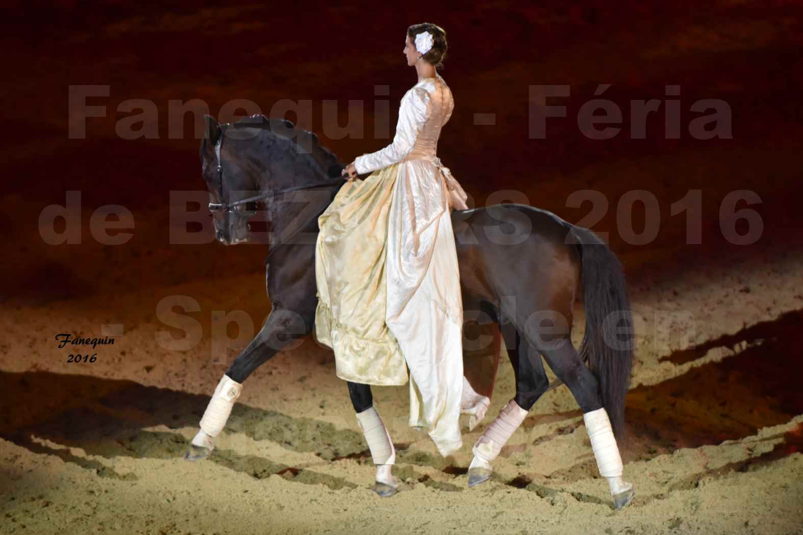 Féria de BEZIERS 2016 - Spectacle en nocturne - Cavalière en reprise de haute école - Lundi 15 Août 2016 - 02