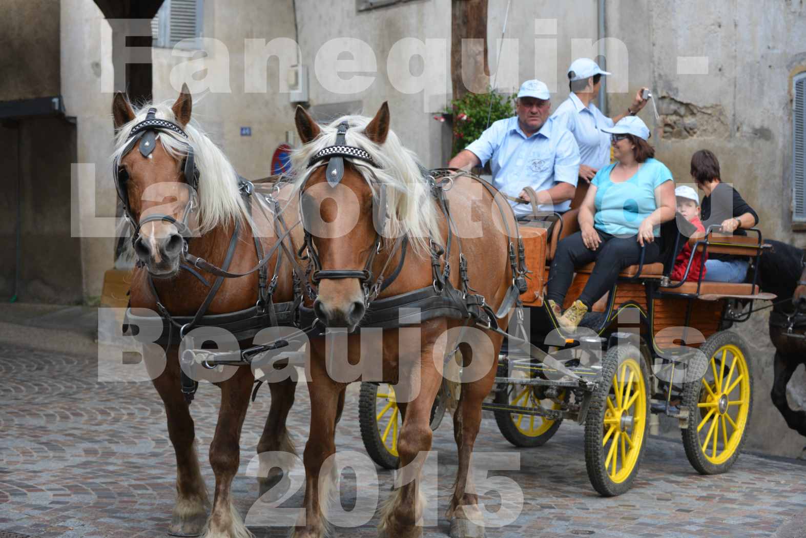 La Route Du Beaujolais 2015 - dimanche 24 mai 2015 - parcours et arrivée place d'un village - 09