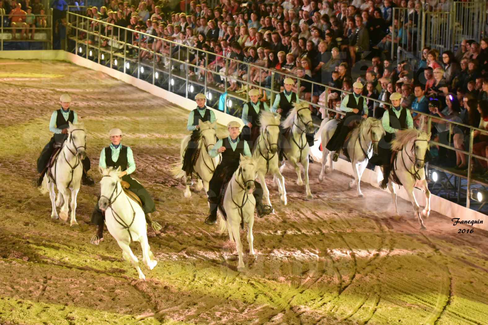 Féria de BEZIERS 2016 - Spectacle en nocturne - Carrousel de CAMARGUAISES - Lundi 15 Août 2016 - 10