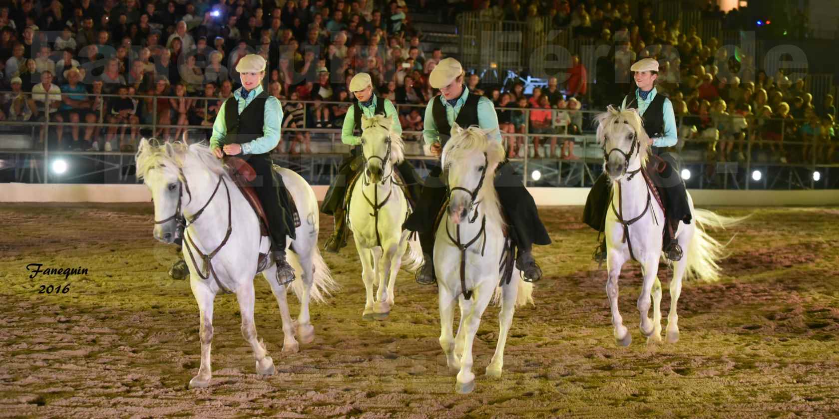 Féria de BEZIERS 2016 - Spectacle en nocturne - Carrousel de CAMARGUAISES - Dimanche 14 Août 2016 - 02