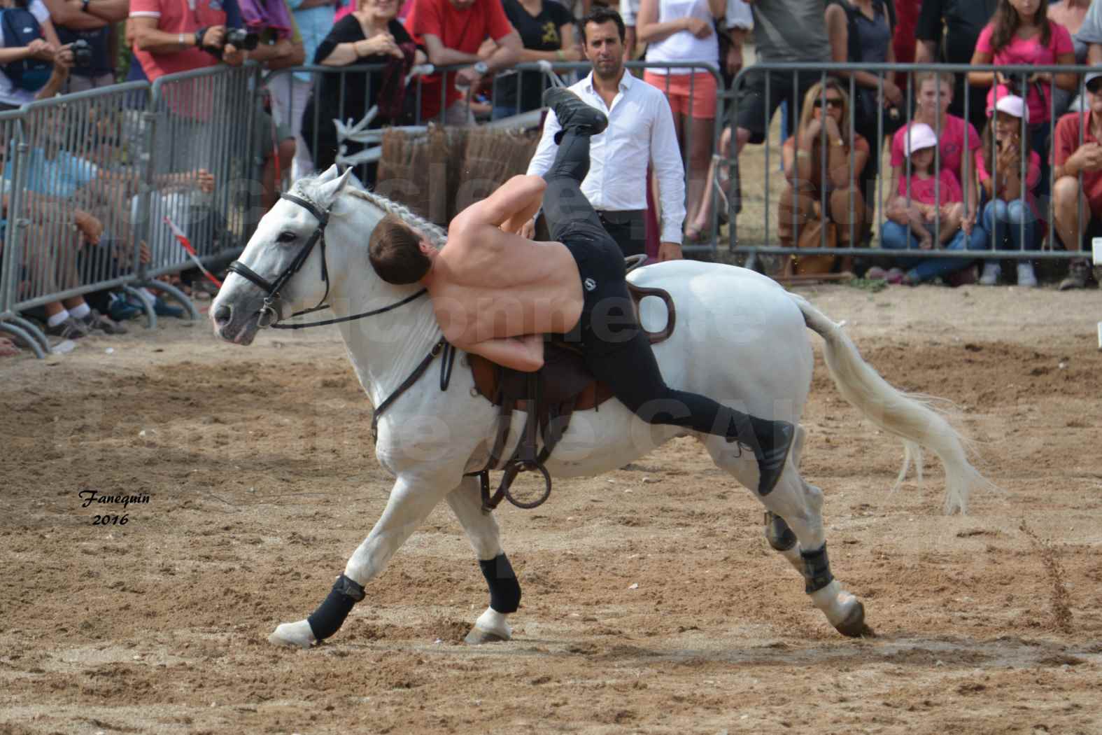 Spectacle équestre le 4 Septembre 2016 au Domaine de GAILLAC - voltige équestre avec la famille HASTALUEGO - 13