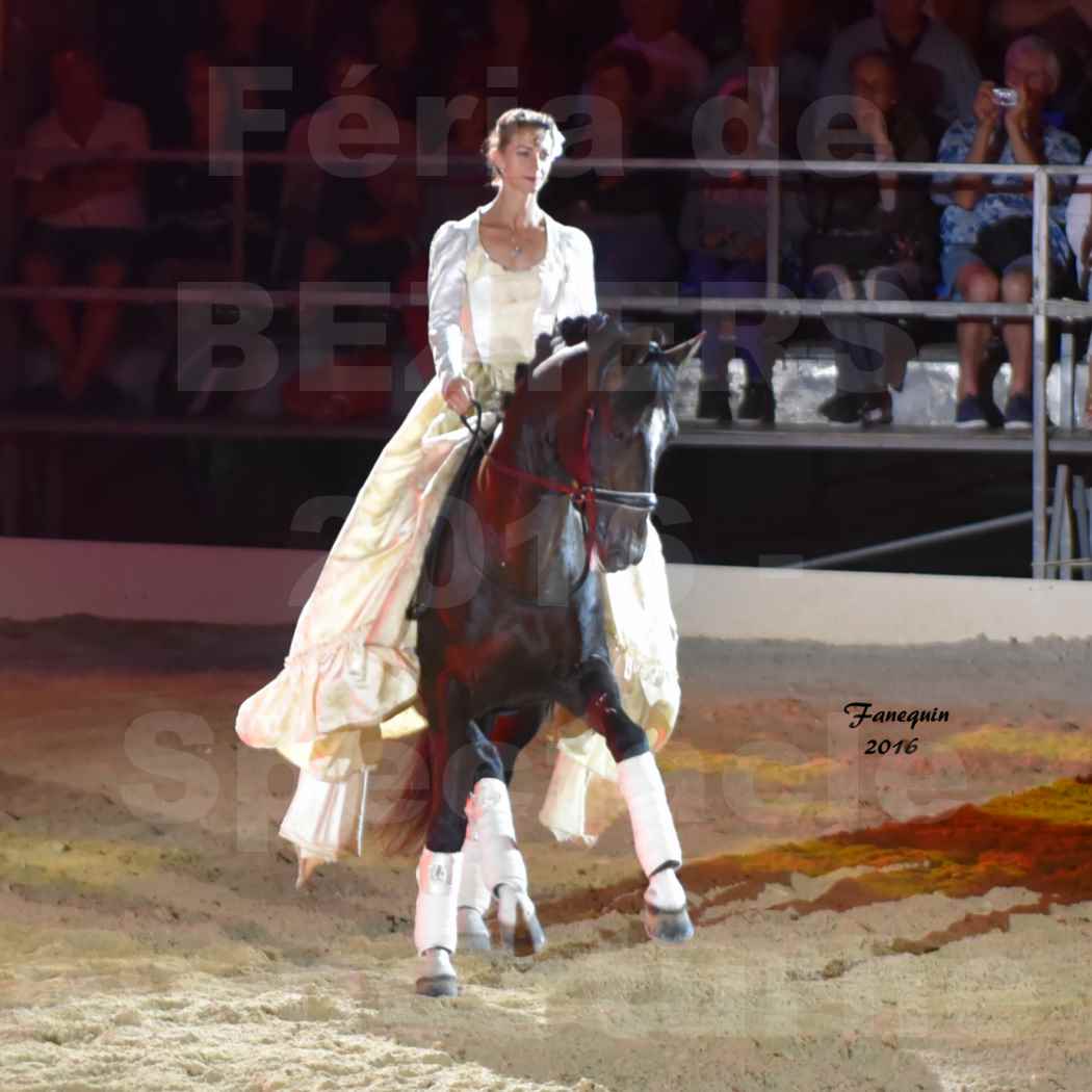 Féria de BEZIERS 2016 - Spectacle en nocturne - Cavalière en reprise de haute école - Lundi 15 Août 2016 - 06