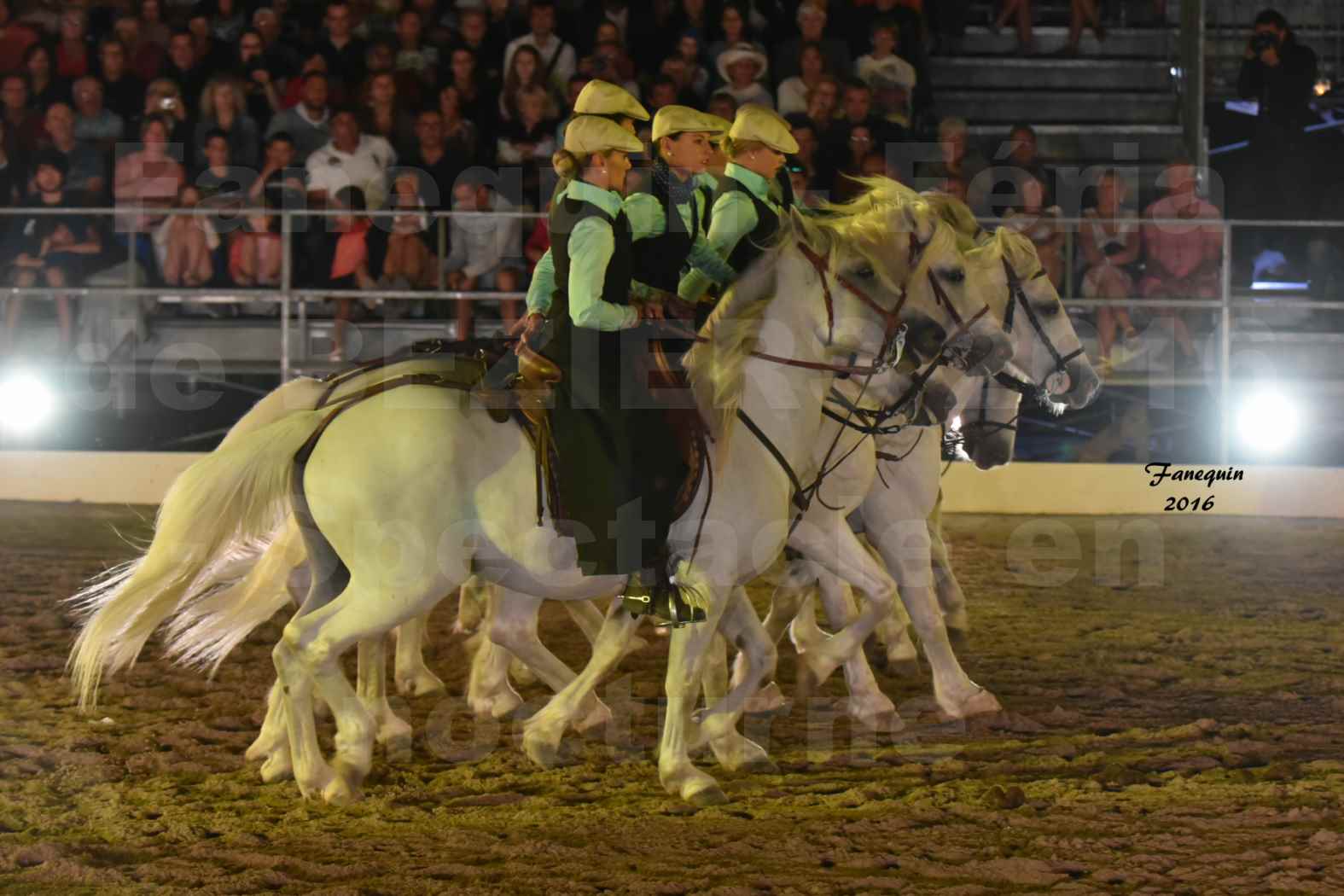 Féria de BEZIERS 2016 - Spectacle en nocturne - Carrousel de CAMARGUAISES - Dimanche 14 Août 2016 - 03