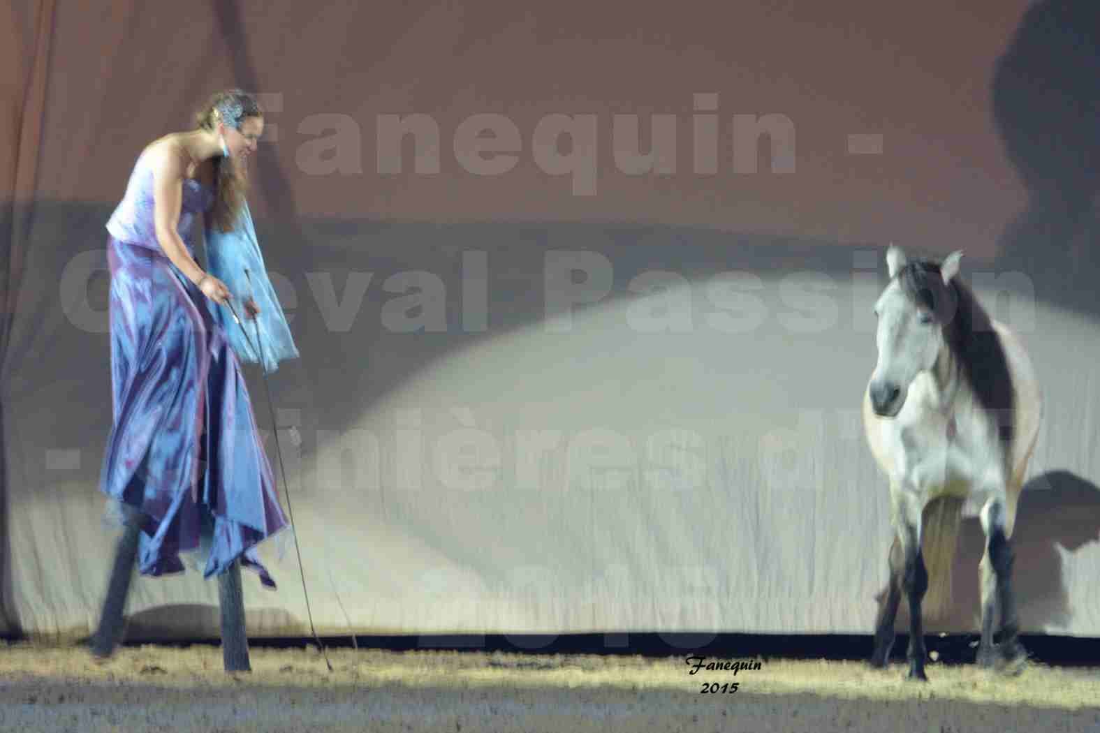 Cheval Passion 2015 - Spectacle des Crinières d'OR - Lucie VAUTHIER & 2 chevaux en liberté - 01