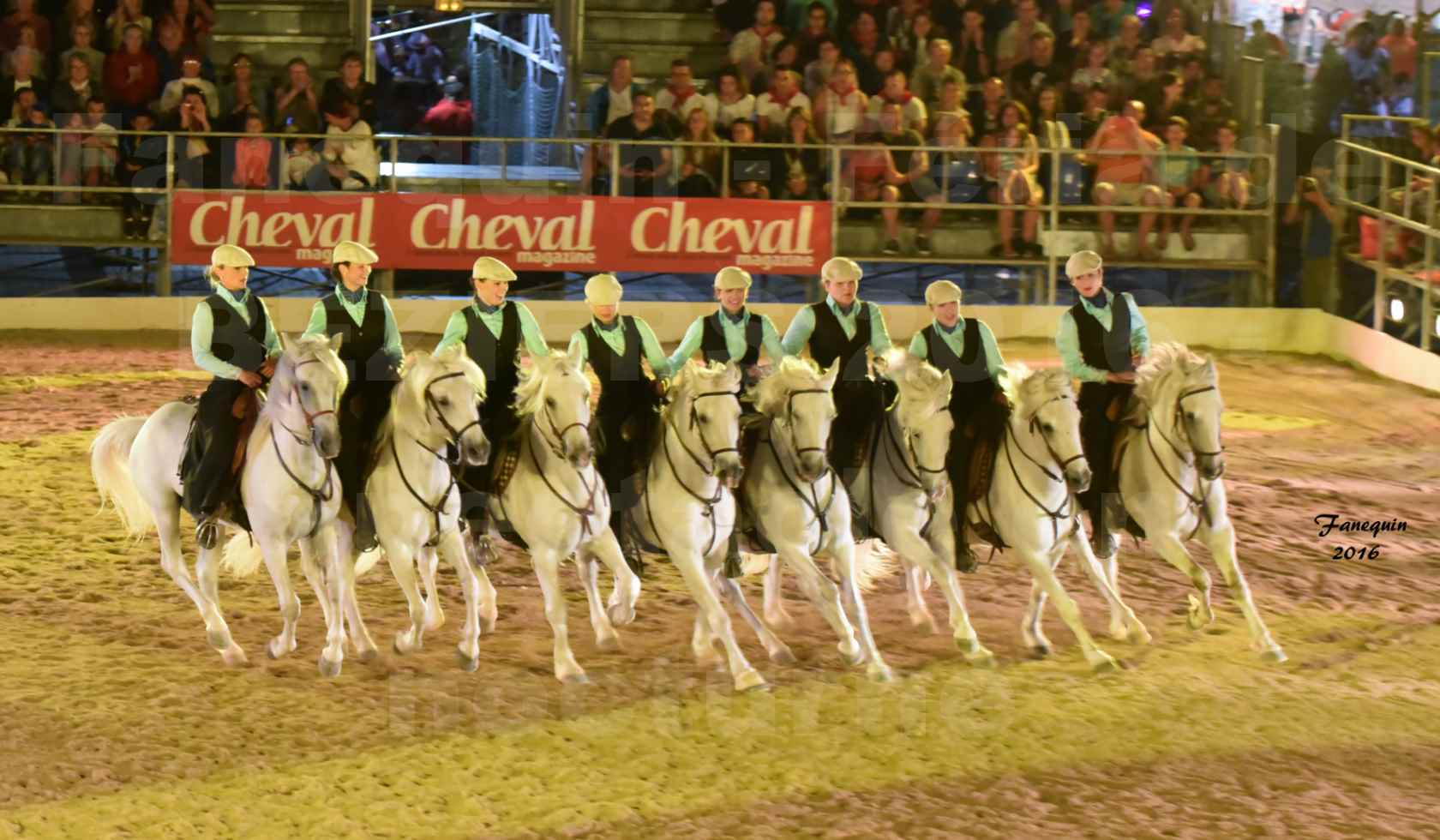 Féria de BEZIERS 2016 - Spectacle en nocturne - Carrousel de CAMARGUAISES - Lundi 15 Août 2016 - 06