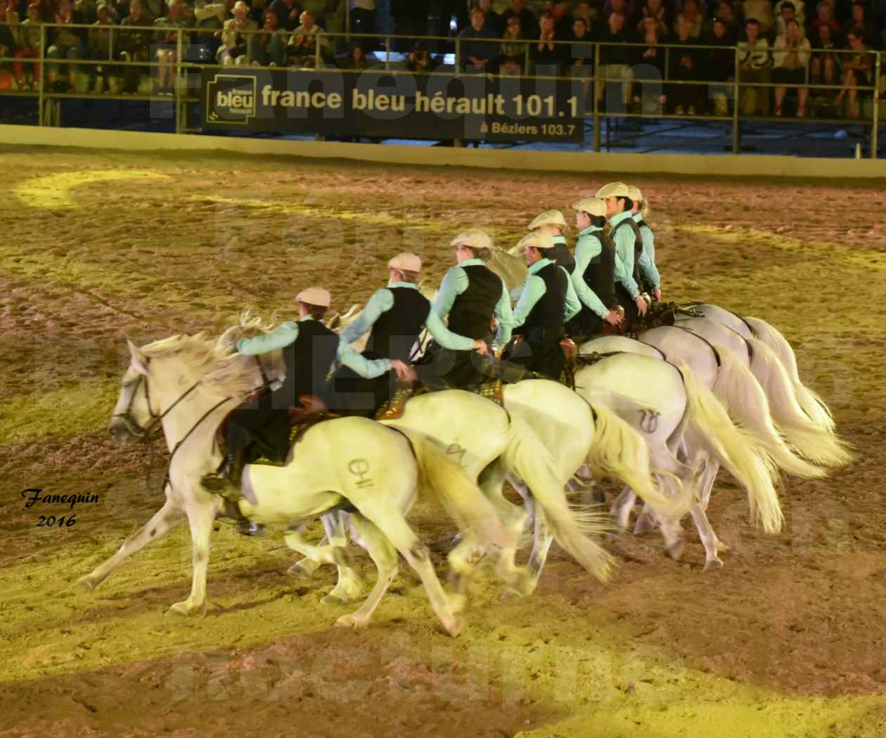 Féria de BEZIERS 2016 - Spectacle en nocturne - Carrousel de CAMARGUAISES - Lundi 15 Août 2016 - 03