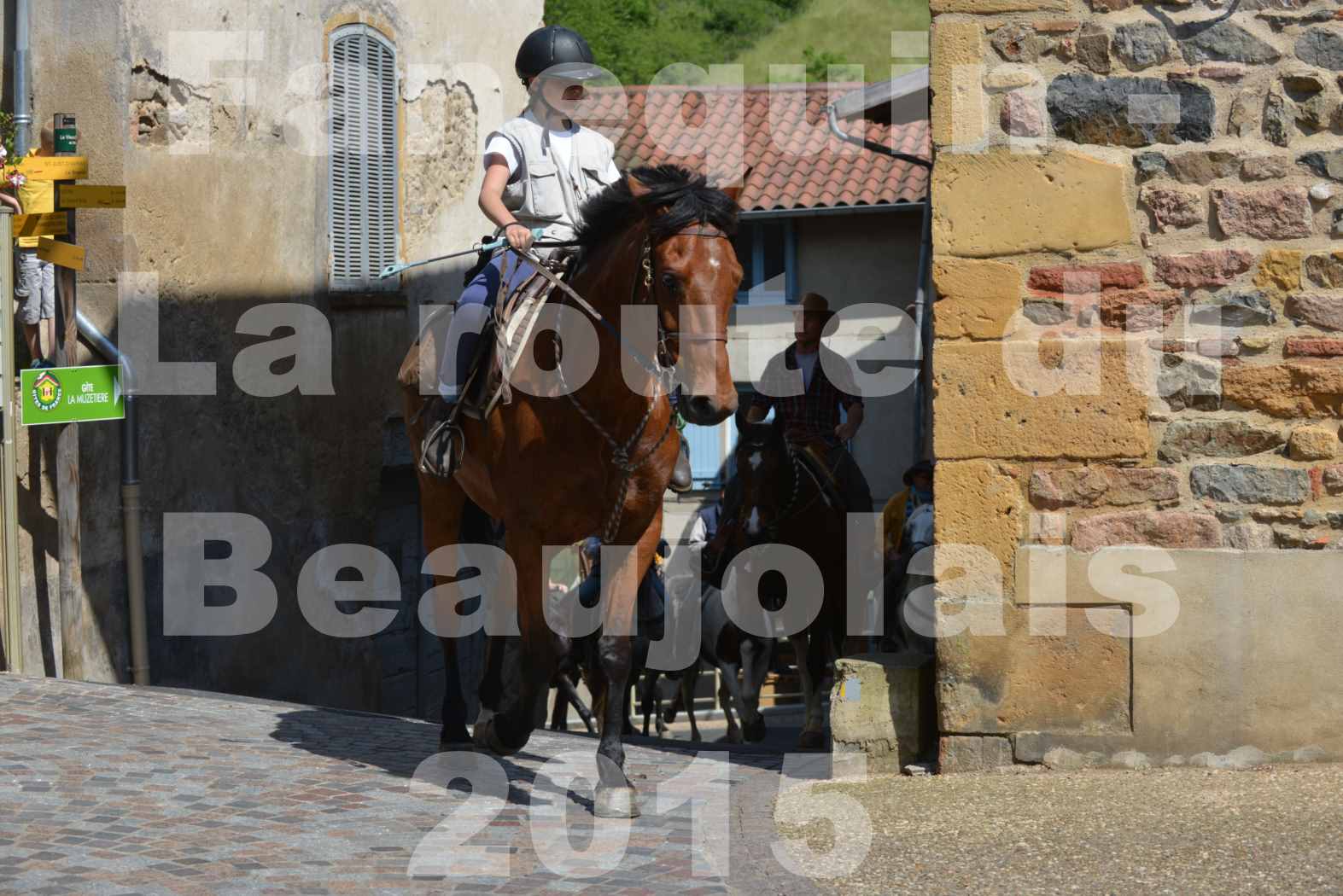 La Route Du Beaujolais 2015 - dimanche 24 mai 2015 - parcours et arrivée place d'un village - 52