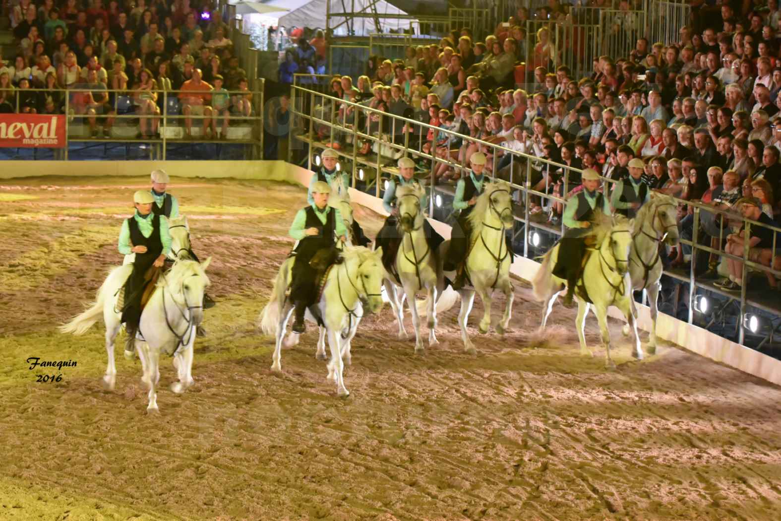 Féria de BEZIERS 2016 - Spectacle en nocturne - Carrousel de CAMARGUAISES - Lundi 15 Août 2016 - 09