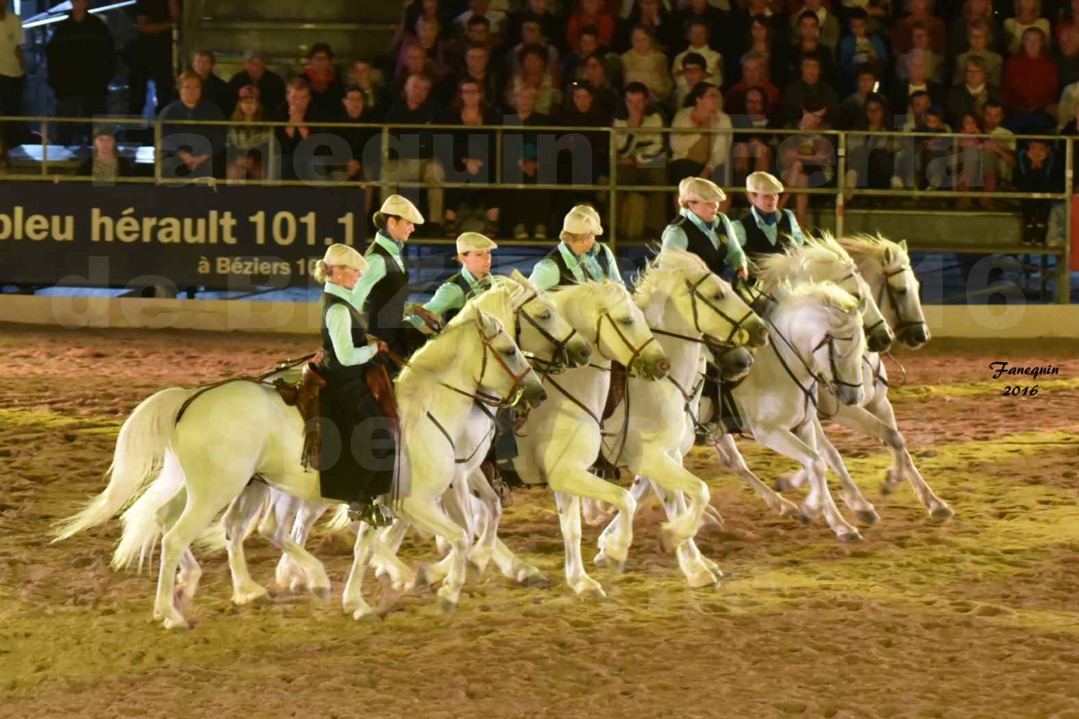 Féria de BEZIERS 2016 - Spectacle en nocturne - Carrousel de CAMARGUAISES - Lundi 15 Août 2016 - 02