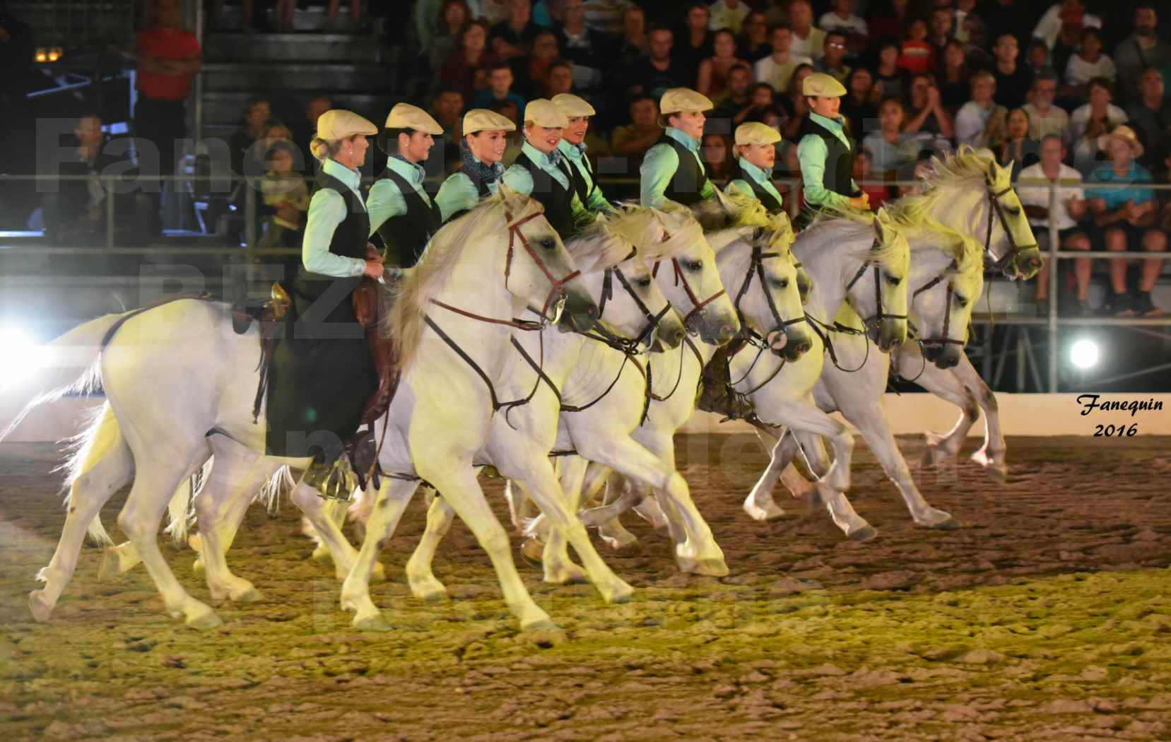 Féria de BEZIERS 2016 - Spectacle en nocturne - Carrousel de CAMARGUAISES - Dimanche 14 Août 2016 - 07