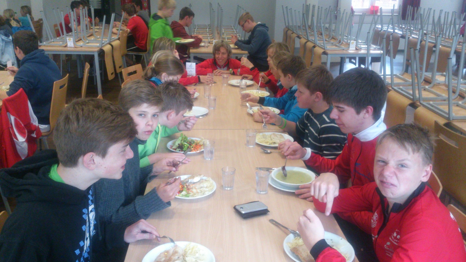 gutes Essen; vorne rechts eine Einzelmeinung ;)