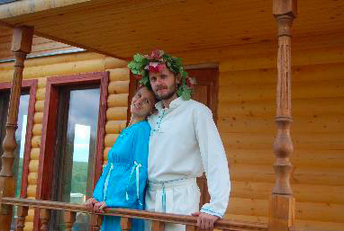 斯拉夫諾耶的導演：安德魯沙德洛夫，和他的妻子塔提安娜。
