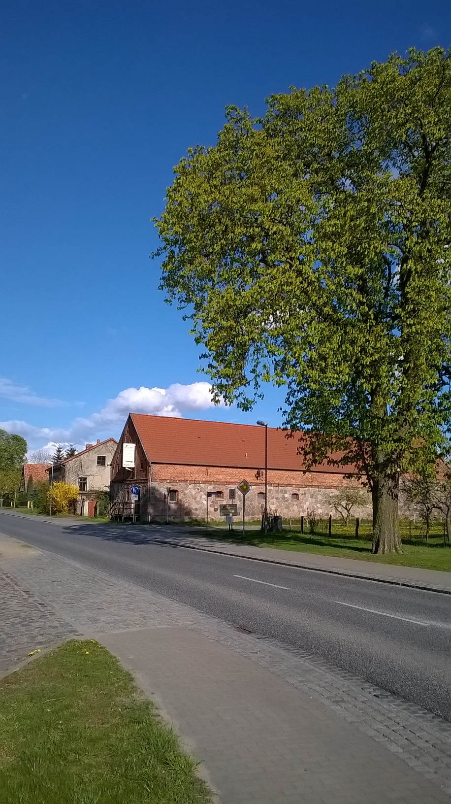 und so sauber wie dieses Dorf ist, solltet ihr mal eure Zimmer halten (Empfehlung der Haudame)
