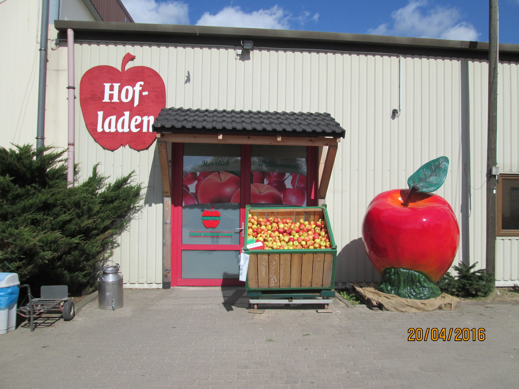 und den Apfel bösartiger Verführung beschuldigt...
