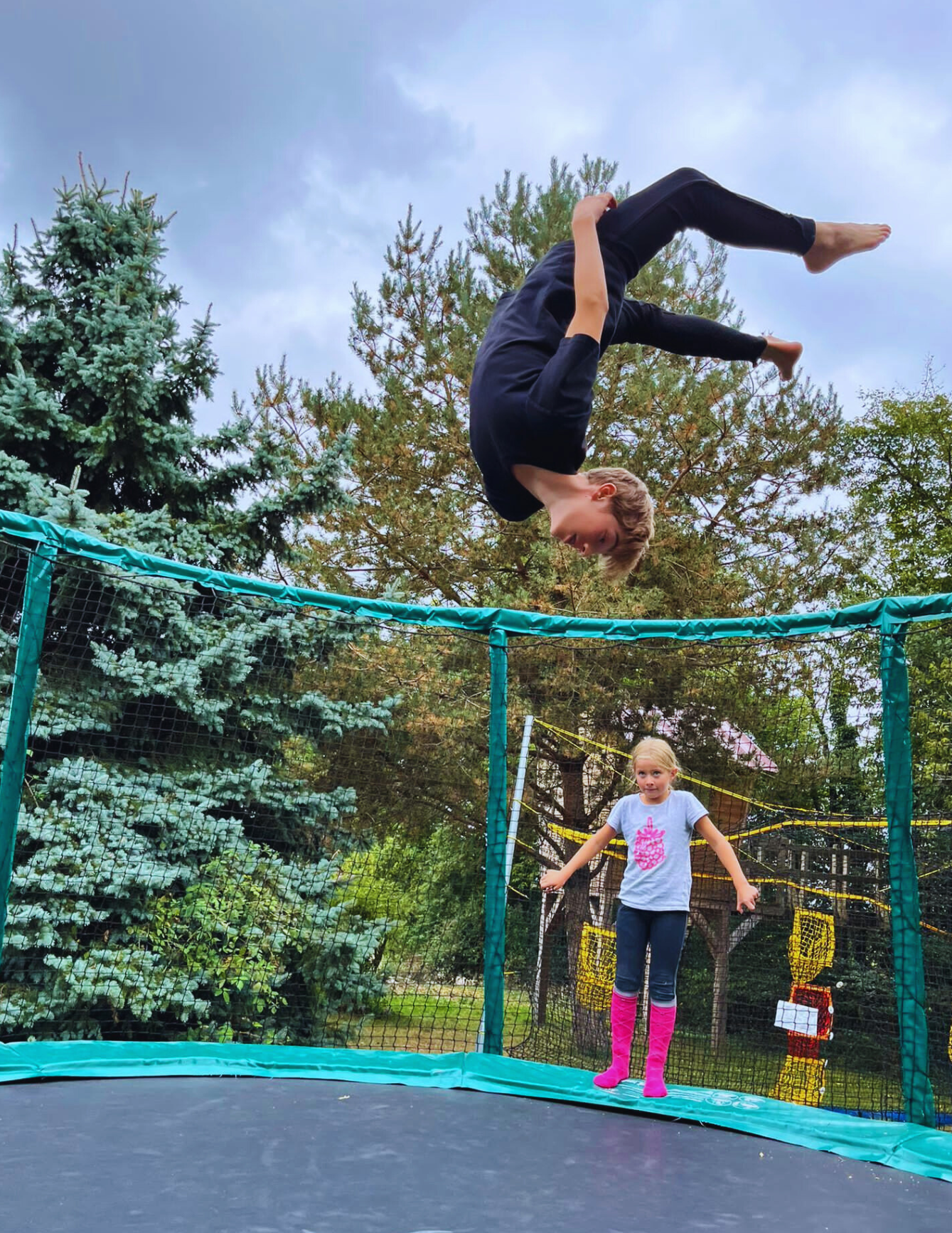 Le trampoline 