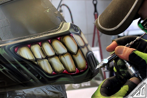 Detail_Lackierung_Grinser_Bandit_Airbrush_Helm