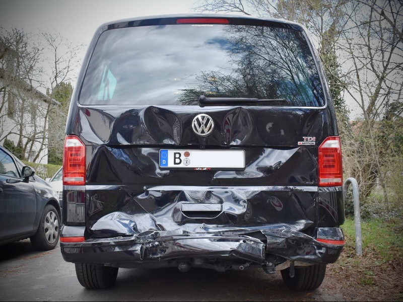 Unfallschaden VW T6 - KFZ-Gutachter, Sachverständiger B.Eng. Michael Foote - KFZ-Unfallgutachten 24 - Berlin-Spandau, Unfallgutachter, Chiptuning, Kennfeldoptimierung, Leistungsmessung