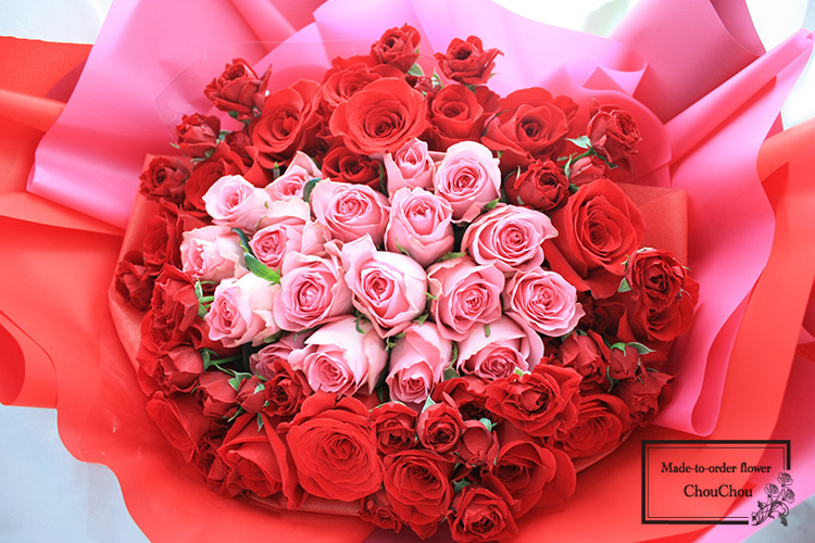 プロポーズ　ピンクのバラを赤薔薇で囲った花束　order no 221109