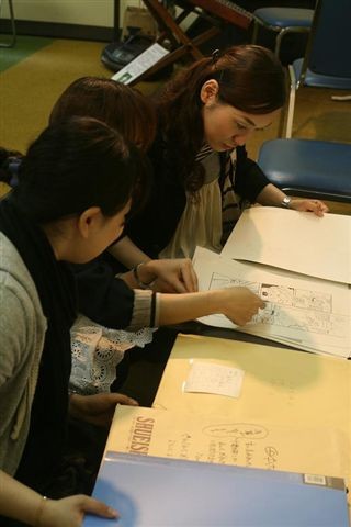 小学生の頃読んだ漫画絵を前に、一瞬にして少女の笑顔(^-^)