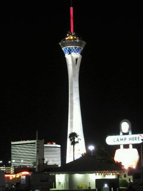 wo Lisa und Maria sich Las Vegas erstmal, beim Achterbahn fahren auf dem Stratostower, von oben ansehen.