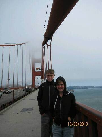 Neben den wirklich spürbaren Vibrationen, ist es auf der Brücke echt windig und kalt.