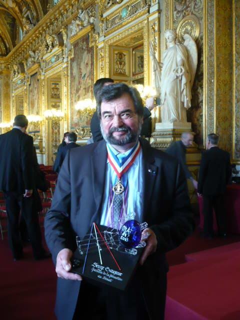 Trophée réalisé pour la société MOF et remis à Serge Gaujour à l'occasion de la cérémonie MAF au Sénat